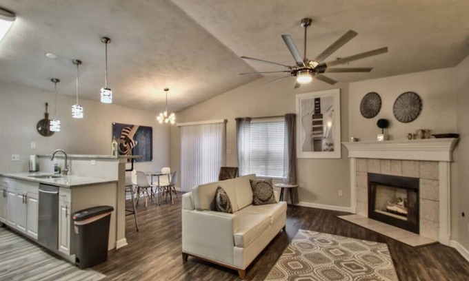 Tallahassee House | Large Groups Welcome (Go Seminoles, Go Rattlers)