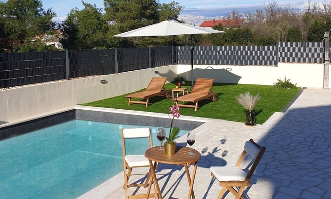 Vrsi House | Large heated saltwater pool, sea view, 2 minutes' drive from the beach