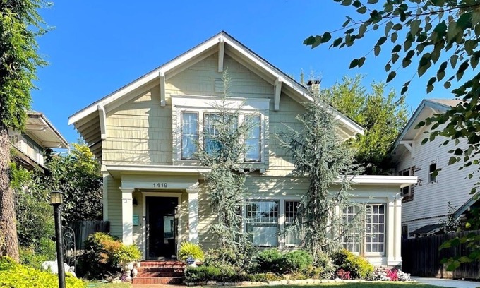 Central Oklahoma City Bed & Breakfast | Large historic home in the heart of OKC!