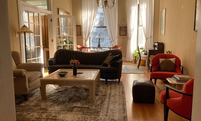Douglas House | Large historic home minutes from downtown Chicago and the lakefront.