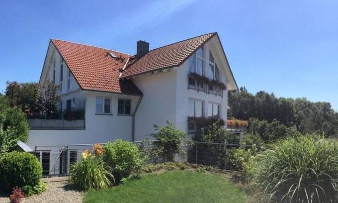 Schienen Apartment | Large Holiday Apartment "Vestner" on Lake Constance with Wi-Fi, Balcony, Terrace & Garden