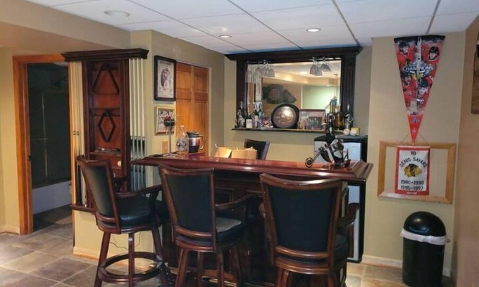 Algonquin House | Large Home for Rent - Beats 2 Hotel Rooms!