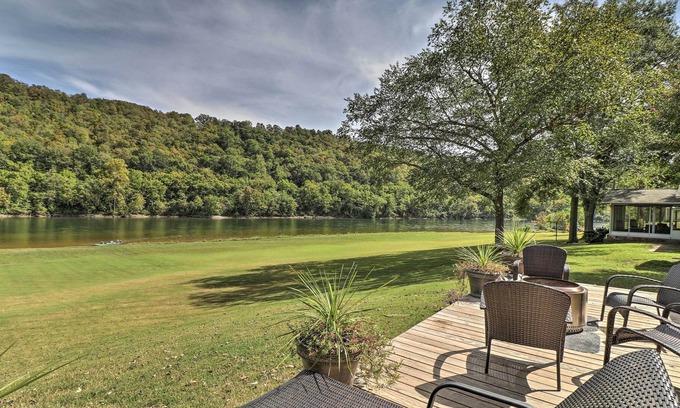 Norfork House | Large Home on White River w/ Fire Pit & Grill!