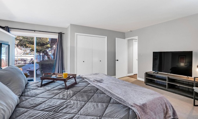 Concord House | Large home - Sleeps many 4B/2B