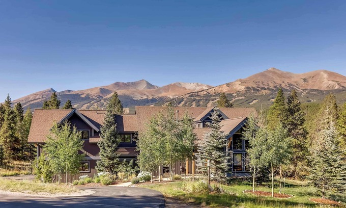 The Highlands House | Large Home, Sweeping Views! 2 miles to Main St!