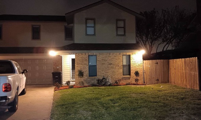McAllen House | Large House in Peaceful McAllen. Large Pool, 10th/Trenton. Perfect Location
