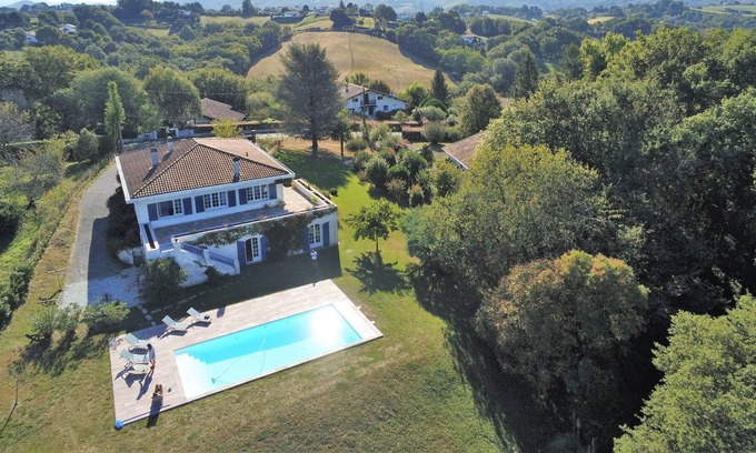 Behobie House | Large house (Listed ***), ideal location, beautiful garden and large swimming pool