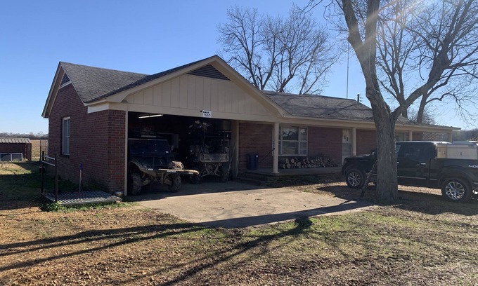 Vance House | Large house set up for many guests in delta