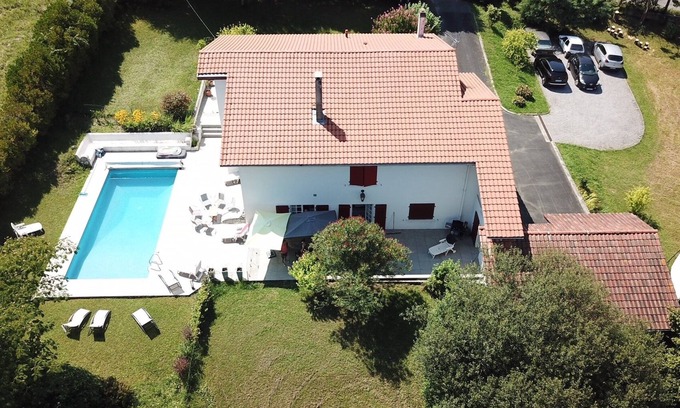 Lahonce Villa | Large house, standing, pool tranquility near the sea Biarritz Anglet