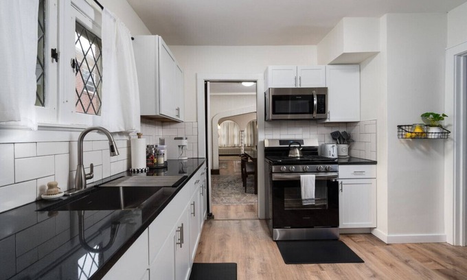 Shorewood House | Large House w/Game Room and Garage - Shorewood WI