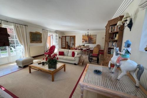 Tourgeville House | Large house with green garden