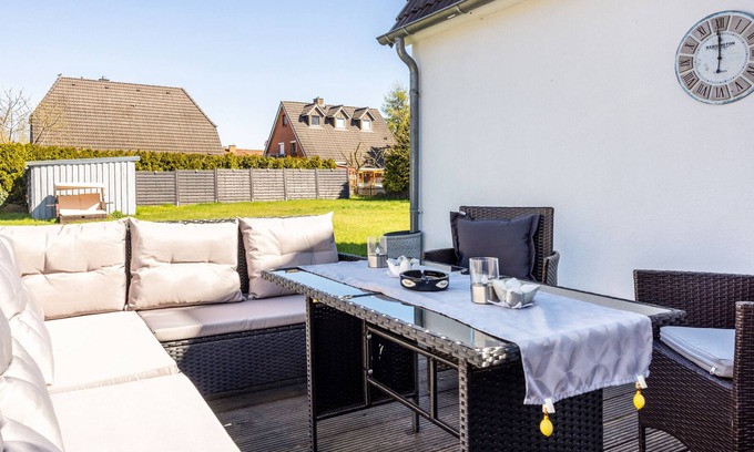 St. Lorenz Nord Apartment | Large house with huge garden & terrace, near Baltic Sea up to 4 persons
