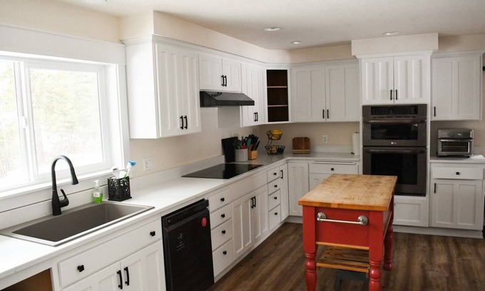 Hayden House | Large Kitchen, Hot tub, Game & Arcade Room