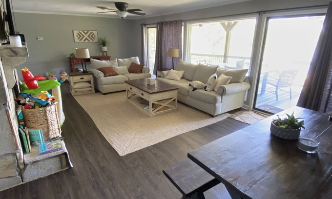 Milledgeville House | Large Lake Front Home 10 min from Downtown Milledgeville. 5 Bed, 2.5 Bath