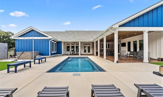 Foley House | Large Lux Home,Private Pool,Spa,Backyard, 6 Bdrms, Beach,Wharf,OWA 15 Mins Away,