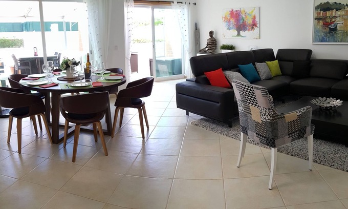 Portimao Apartment | Large luxury apartment with swimming pool, garage, air conditioning and free WiFi