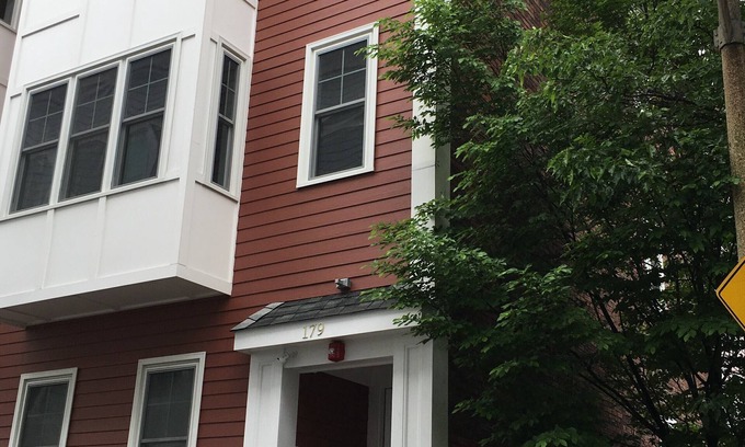 South Boston House | Large Luxury Condo/Townhouse Center of South Boston W/Free Parking & WiFi