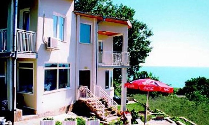 Varna Villa | Large luxury furnished villa with pool, on the beach side .