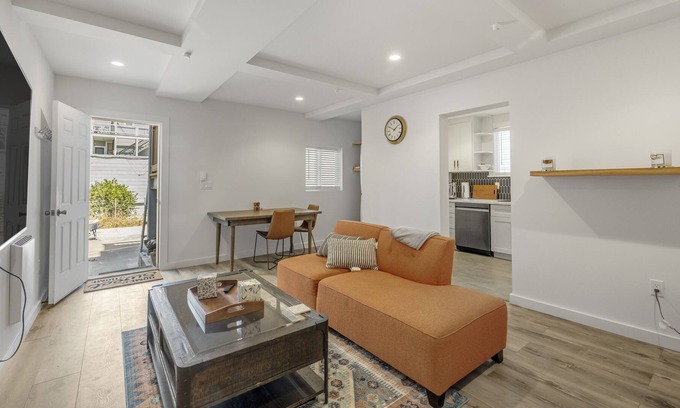 Cow Hollow Apartment | Large Marina full furnished 1 bed. 99% walk score