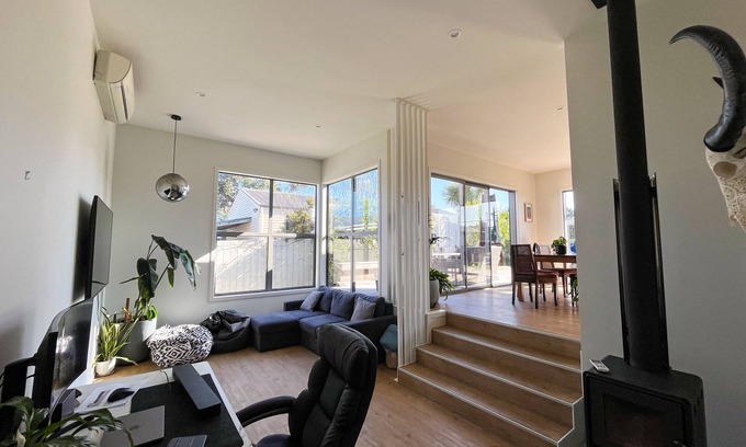 Mount Maunganui House | Large Modern 5 Bedroom Home - 5 min to the beach!