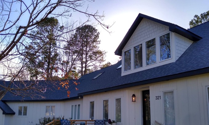 Lansdowne Estates House | Large, Newly Remodeled Home - Close to Everything!