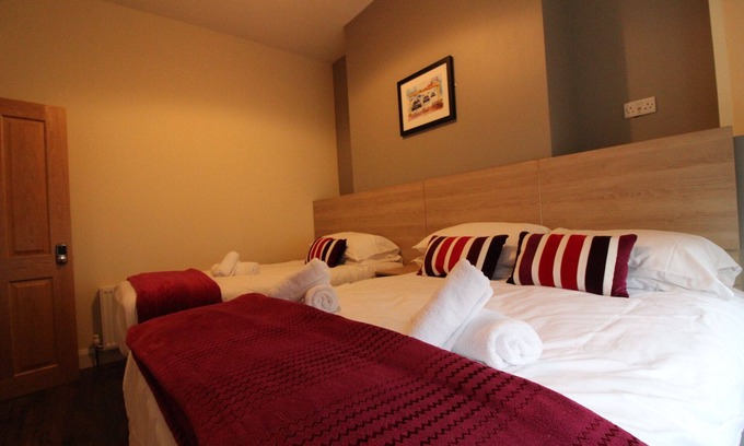 Queens Quarter House | Large Newly Renovated Town House, Sleep 13, Professionally installed WIFI