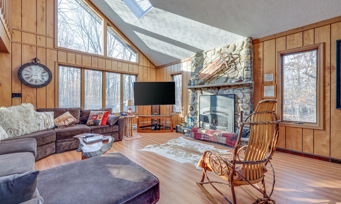 Gouldsboro House | Large Poconos rustic style home in gated community - Fire Pit - Lake - Beach!