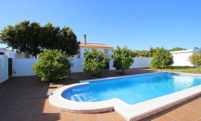 Conil de la Frontera House | Large pool, terrace and garden, Andalusian atmosphere, mosquito net - Casa Pradillo -