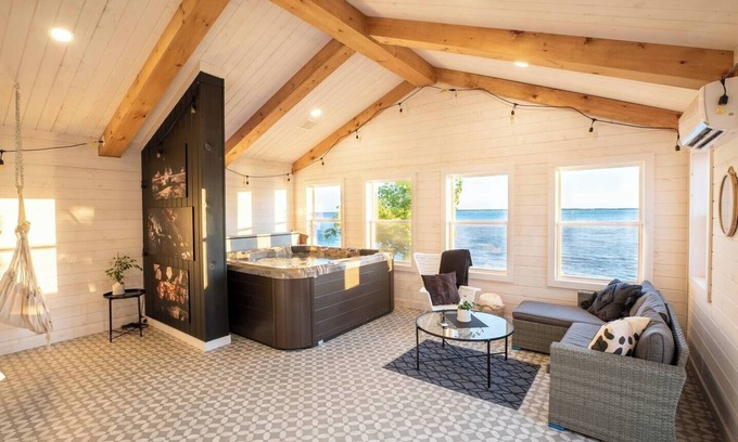 Chiasson Ski Chalet | Large renovated beachfront cottage