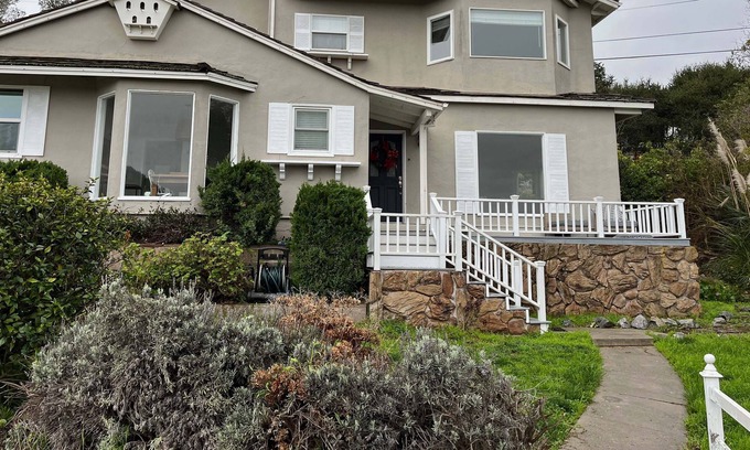 Westside Santa Cruz House | Large Santa Cruz Family Getaway-Children and Pet Friendly