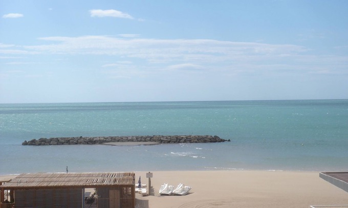 Valras-Plage Apartment | Large seafront duplex with air conditioning