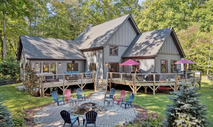 Hendersonville House | Large Secluded House in Hendersonville with jaw dropping views!