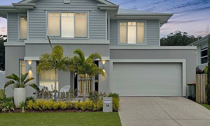 Bells Creek House | Large & spacious, 3 living rooms w/ patio & pool