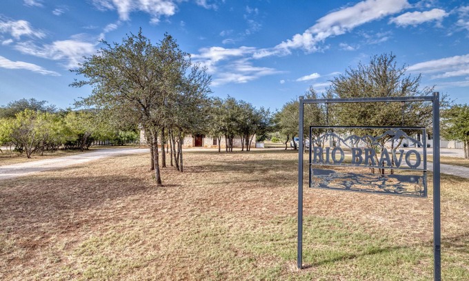Sabinal House | Large spacious home with wheelchair accessible pool