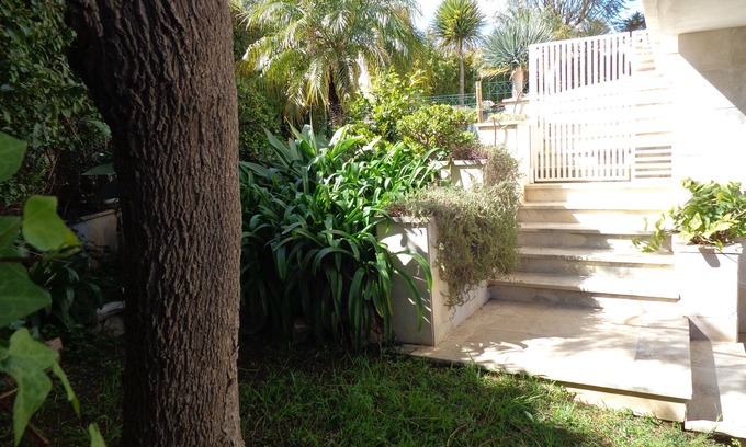 Cascais House | Large studio apartment in a very quiet and green area