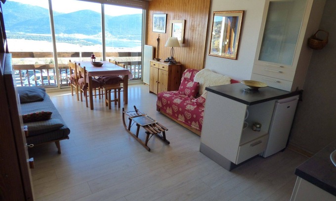 Les Angles Apartment | Large studio cabin, ski slopes, 5 people, parking, WIFI