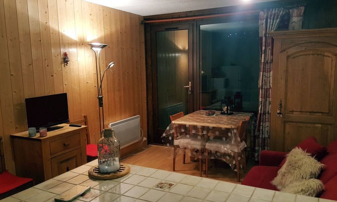 Vallouise-Pelvoux Apartment | Large Studio Cabin with magnificent view of the Mountains