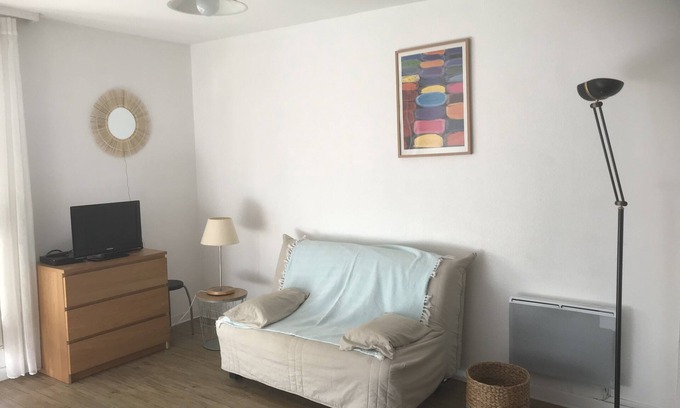 Sausset-les-Pins House | Large studio with terrace and enclosed parking