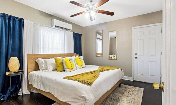 Historic Uptown House | Large Top Floor Lookout