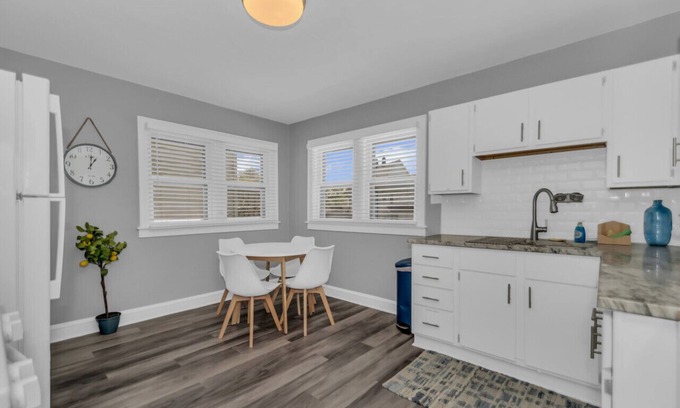 Bay View House | Large Triplex Building on Kinnickinnic Ave! Central Bay View- Milwaukee