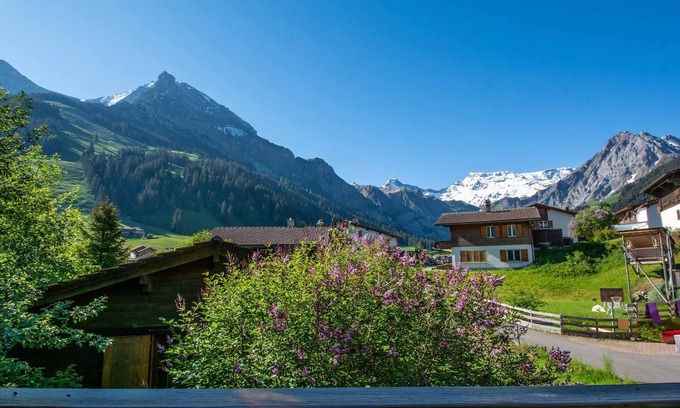 Achsete Apartment | Large vacation apartment in a quiet location with a wonderful view of the mountains.