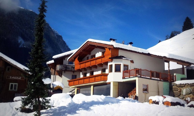 Finkenberg House | Large vacation home on a farm - ideal for families and groups