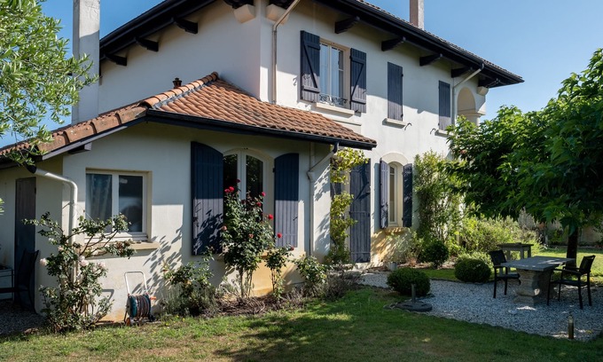 Saint-Julien-en-Born Villa | Large villa and gite with swimming pool near Contis beach with annex