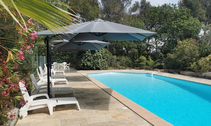 Six-Fours-les-Plages Villa | LARGE VILLA 12 PERS. 5 mn from the beaches. LARGE SWIMMING POOL AND 2000m2 LAND.