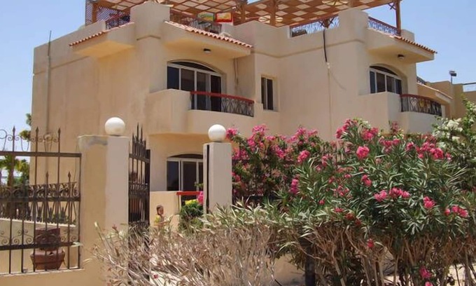 Al Ahyaa Villa | Large villa right on the Red Sea