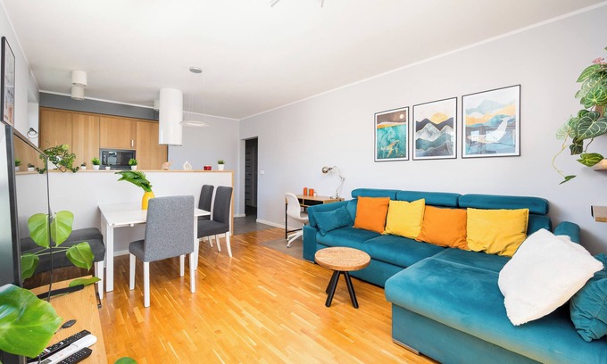 Targowek Apartment | Las Bródnowski Urban Jungle Apartment