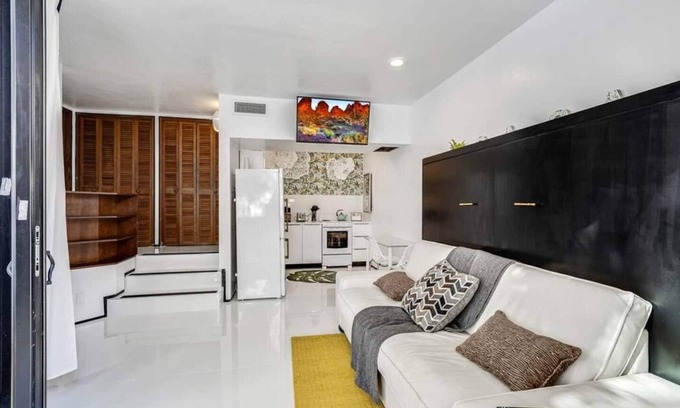 Colee Hammock Apartment | Las Olas Hammocks Unit 3 By PMI