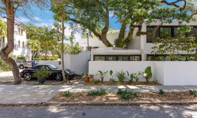 Colee Hammock Apartment | Las Olas Hammocks Unit 2 By PMI