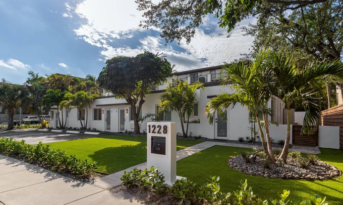 Colee Hammock Apartment | Las Olas Studio