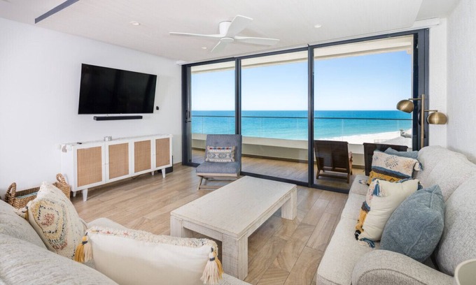 Jimenez Condo | Las Palomas Phase III | Barcelone 306 | Oceanfront 3BR/3BTH